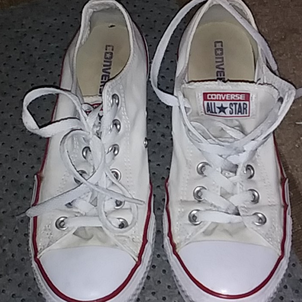 Converse 7 1/2 mens 9 1/2 womens